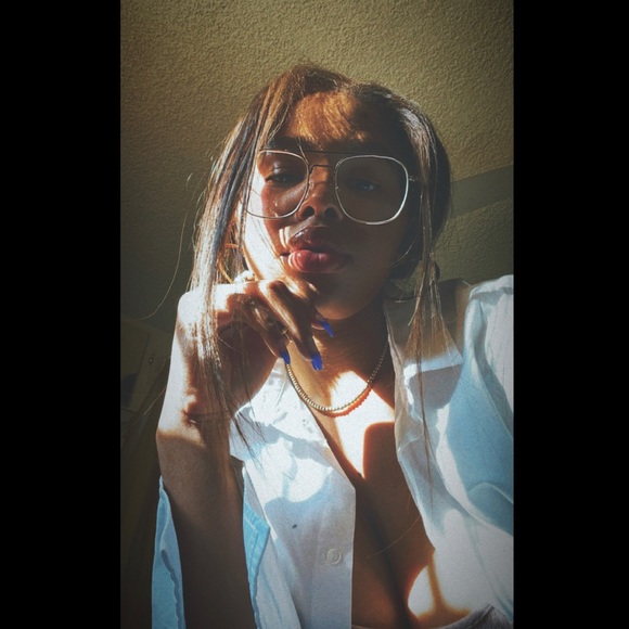 Meet your Posher, Bri - Picture 2 of 4